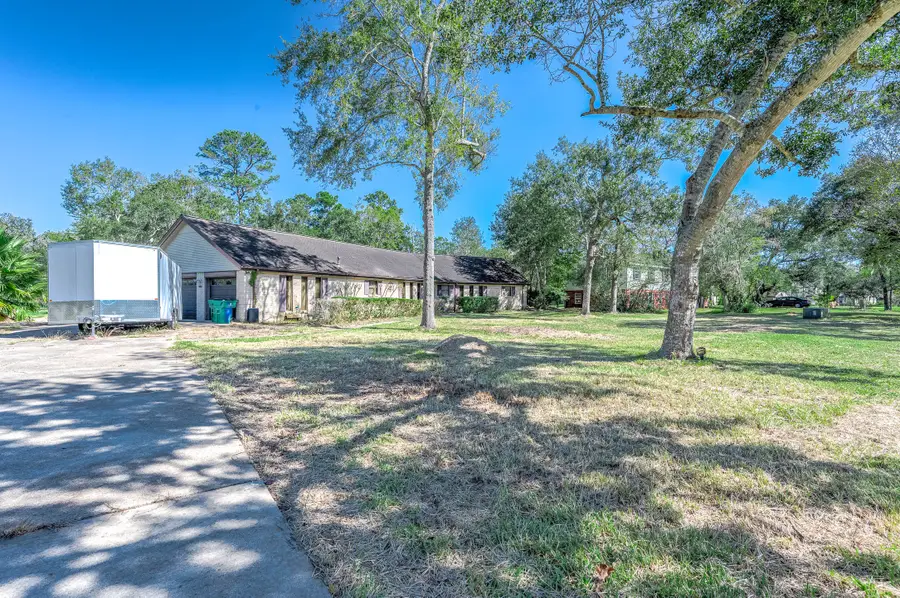 10 Kenny Court, Alvin, TX 77511 - Image #2