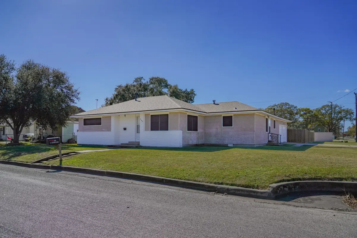 502 S Washington Street, El Campo, TX 77437 - #1