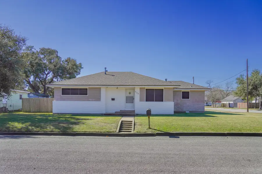 502 S Washington Street, El Campo, TX 77437 - #2