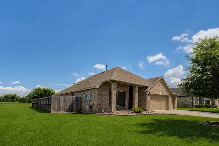 546 Green Meadows Drive, West Columbia, TX 77486 - #2