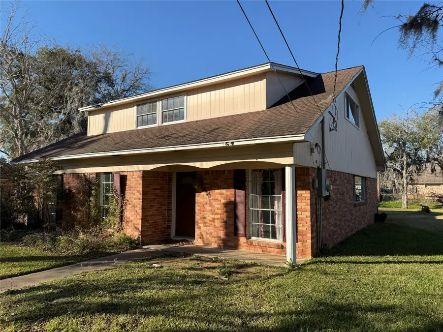 444 Southern Oaks Drive, Lake Jackson, TX 77566 - #2