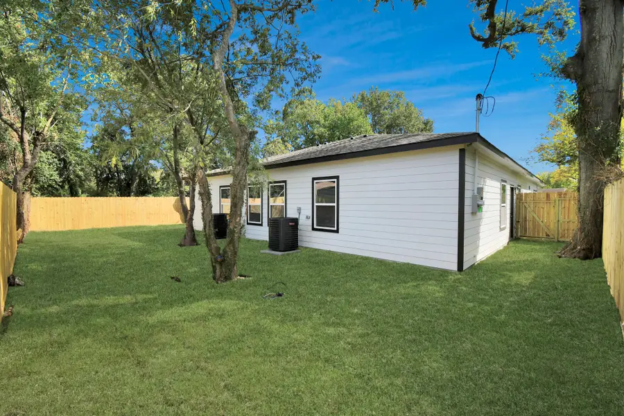 5941 Southlea Street, Houston, TX 77033 - Image #2