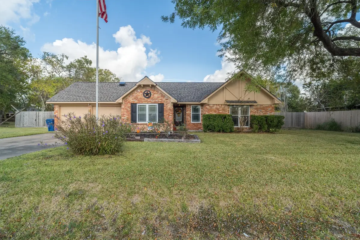 106 Tower Drive, Friendswood, TX 77546 - Image #1