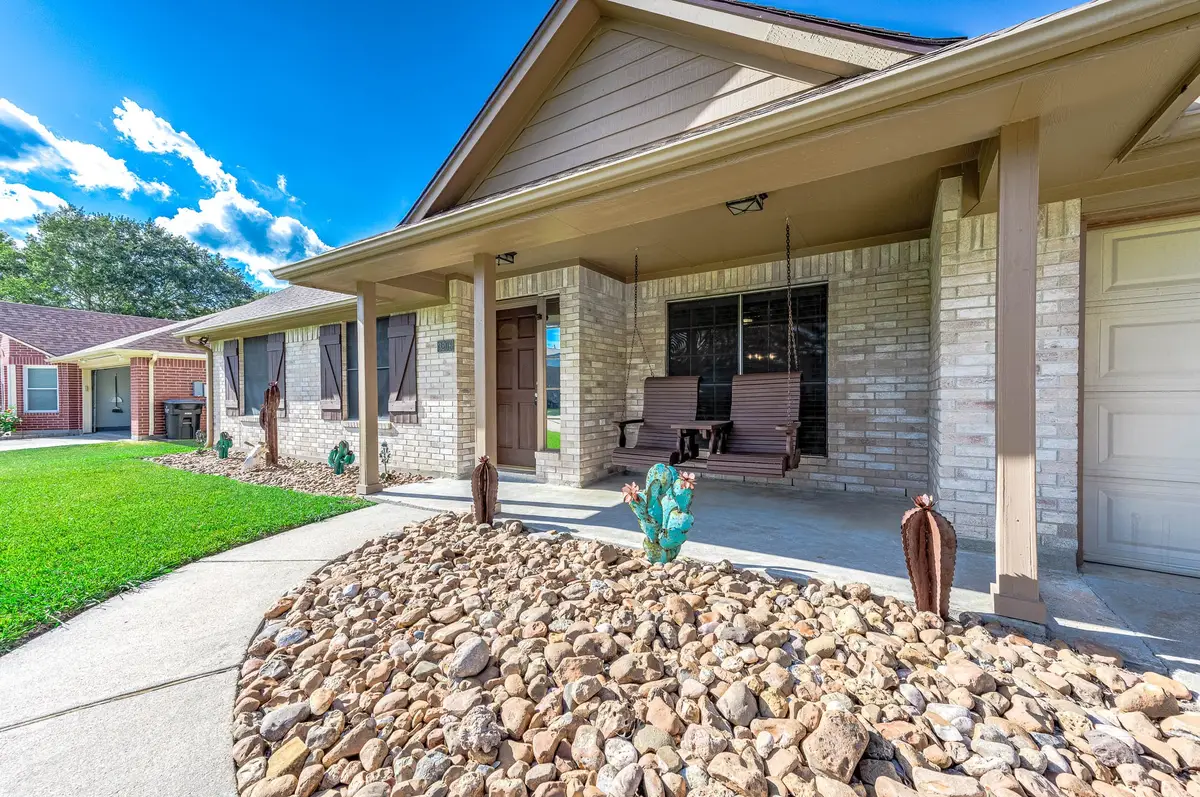 3206 Fox Run Drive, Alvin, TX 77511 - #1
