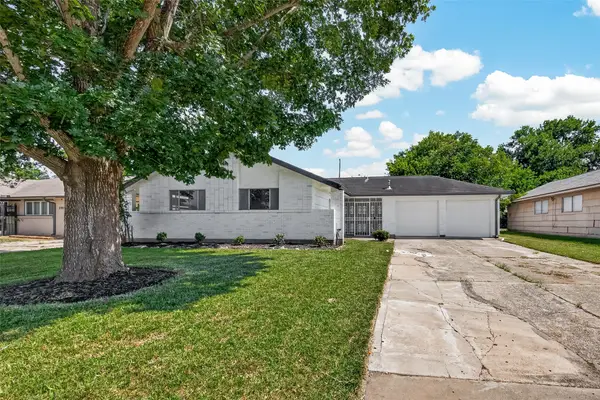 5923 Heatherbrook Drive, Houston, TX 77085