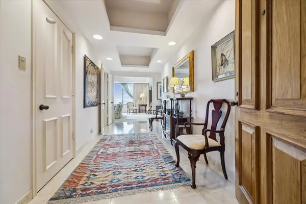 101 Westcott Street #905, Houston, TX 77007
