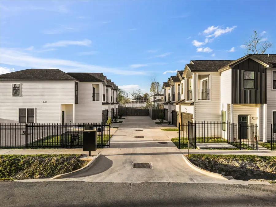 866 Rachel Street #D, Houston, TX 77091 - #3