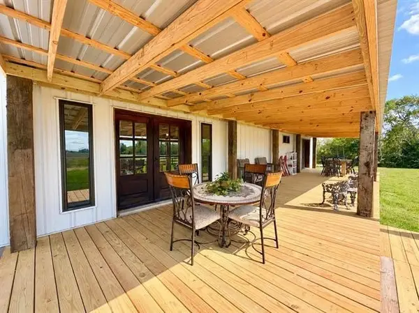 1285 W Leblanc Road, Winnie, TX 77665