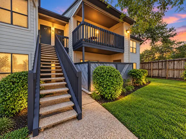 9009 Richmond Avenue #219, Houston, TX 77063