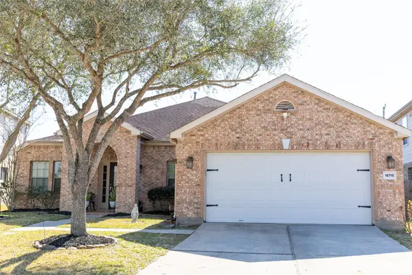 16715 Bending Creek Ln, Friendswood, TX 77546