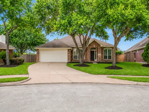 8823 Saratoga Drive, Sugar Land, TX 77479