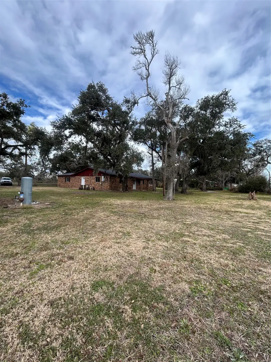 5811 E S F Austin Road, Jones Creek, TX 77541 - #3