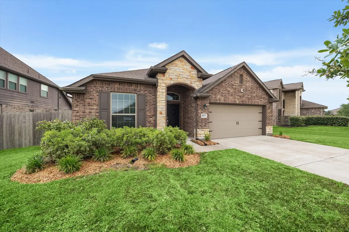 4323 Oakdale Mist Drive, Dickinson, TX 77539 - Image #1