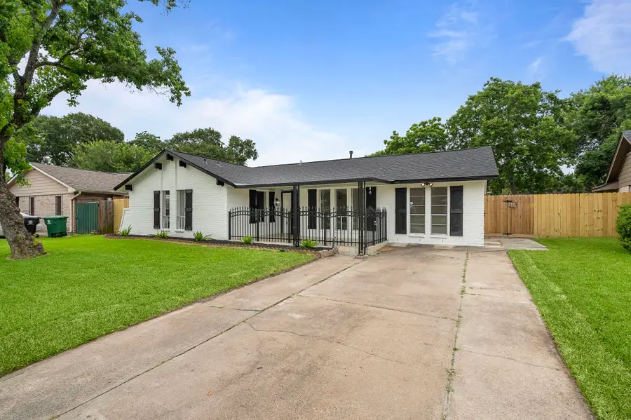 12310 New Brunswick Drive, Houston, TX 77089 - Image #2