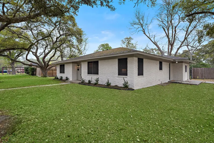1606 E Fayle Street, Baytown, TX 77520 - #2