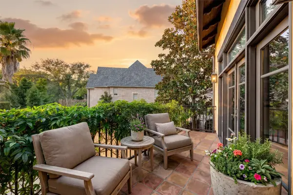 16 Lana Lane #B, Houston, TX 77027