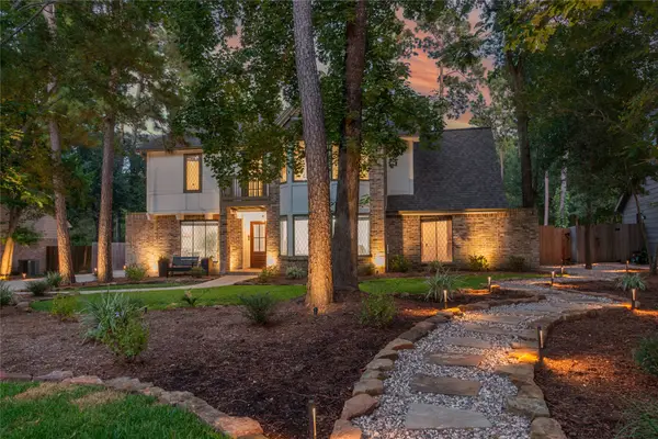 5 Thornhedge Court, The Woodlands, TX 77381