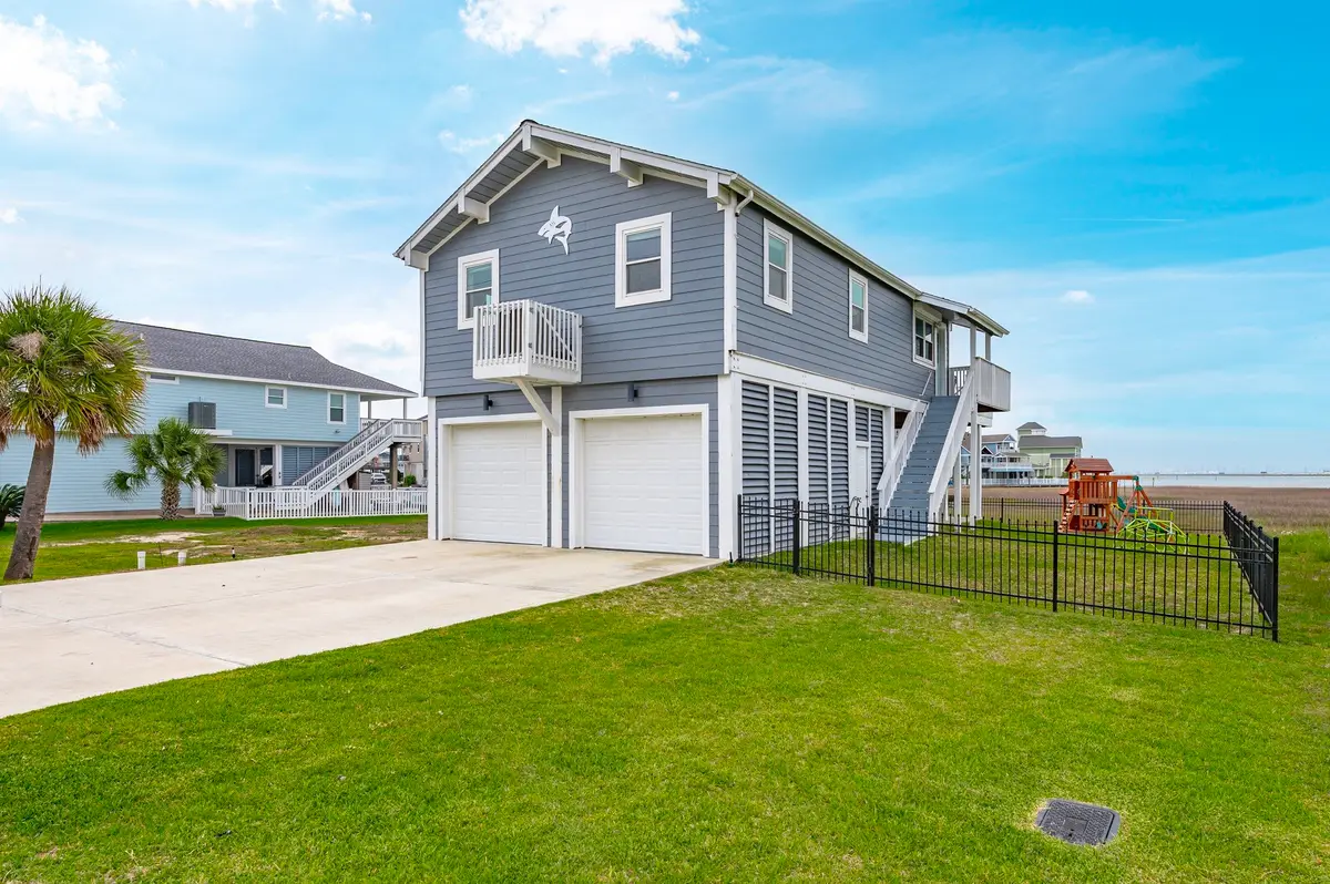 944 Tiki Drive, Tiki Island, TX 77554 - #1