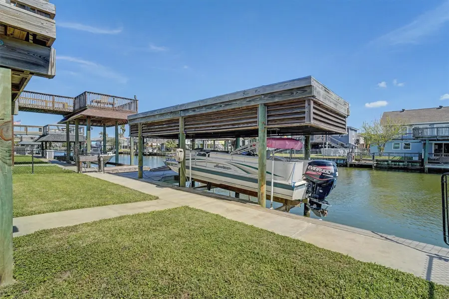 137 Tarpon Street, Bayou Vista, TX 77563 - #3