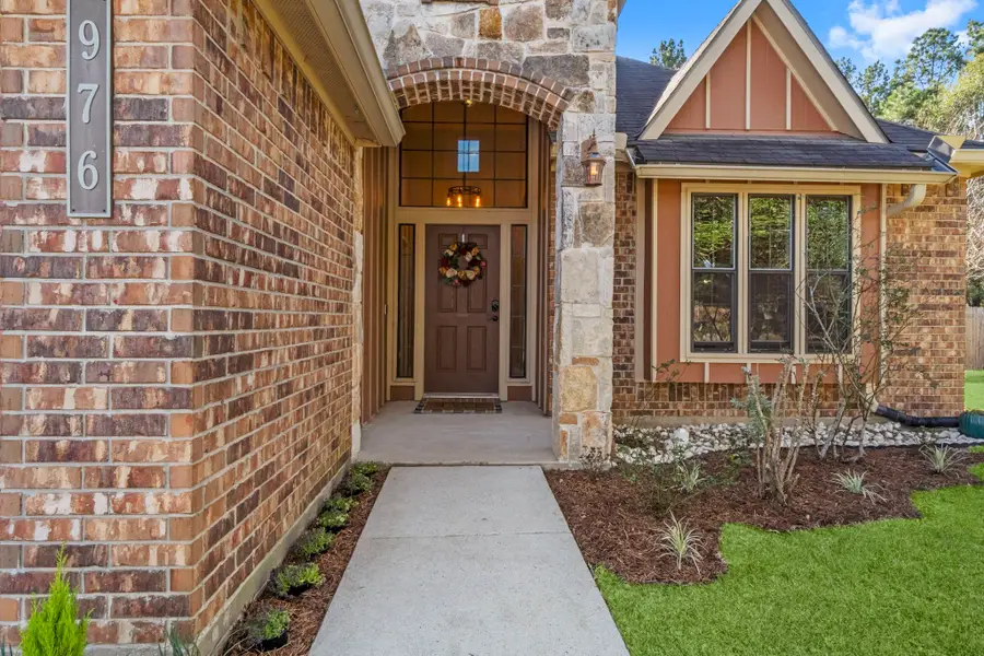976 Northampton Drive, Conroe, TX 77303 - Image #3