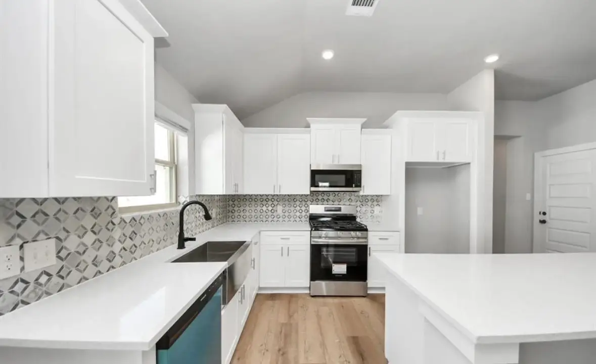 8331 Amethyst Valley Lane, Angleton, TX 77515 - Image #1