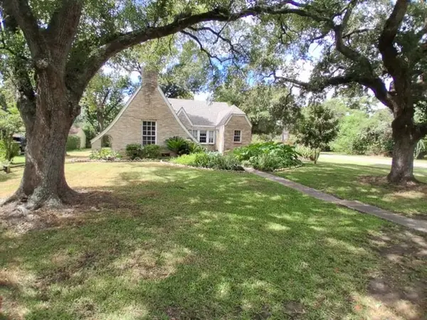 1304 Rhodora Street, La Marque, TX 77568