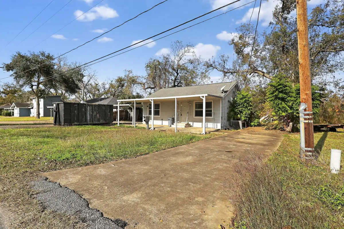 1164 E Kyle Road, Clute, TX 77531 - Image #1