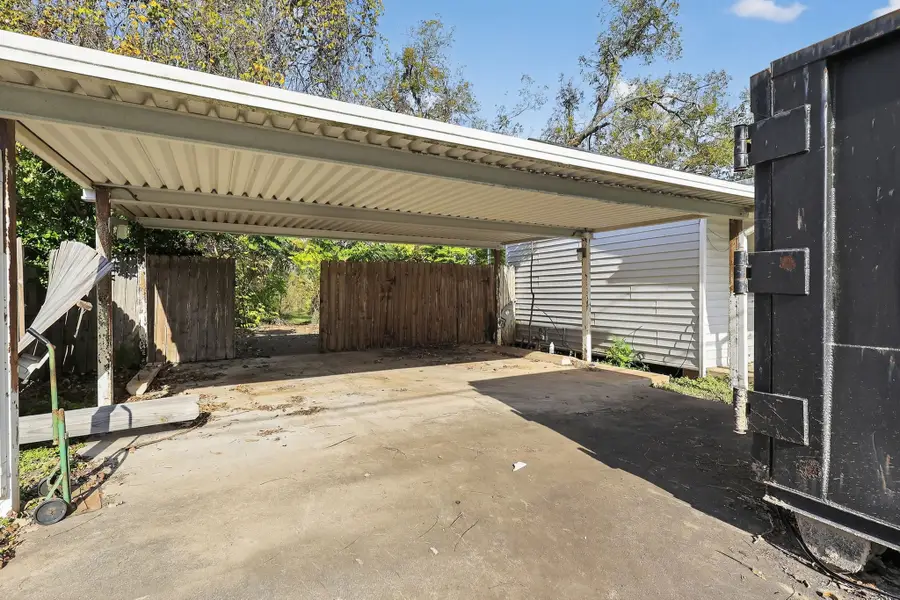 1164 E Kyle Road, Clute, TX 77531 - Image #3