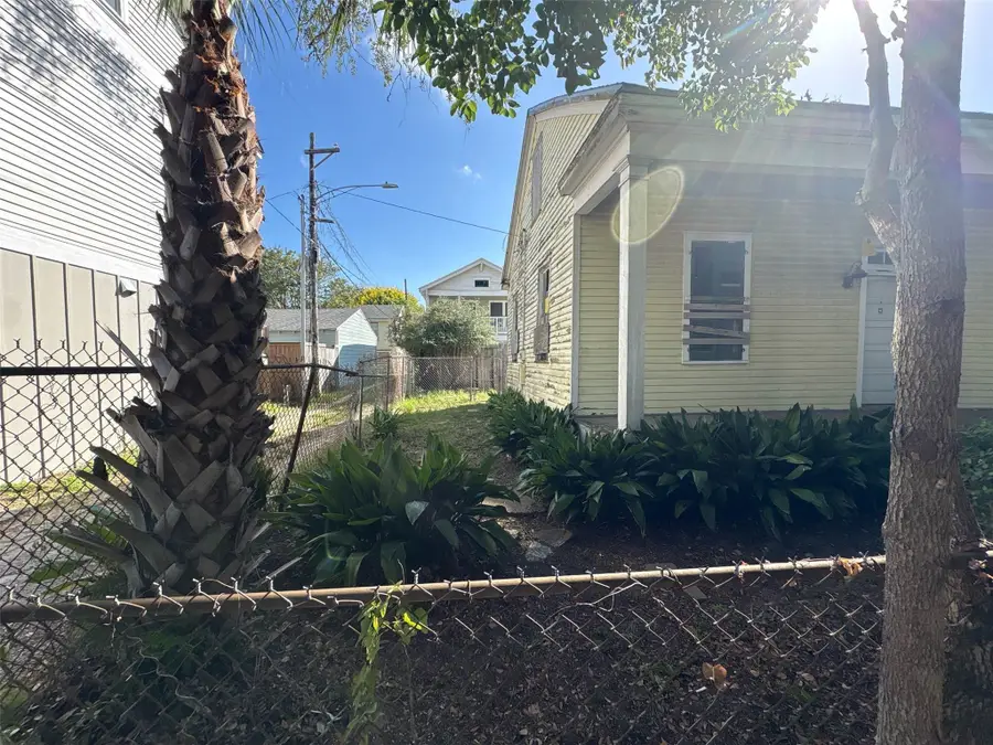 1220 34th Street, Galveston, TX 77550 - Image #2