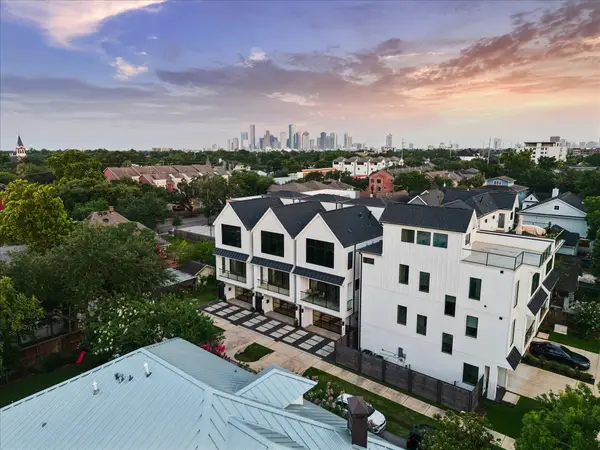209 W 10th 1/2 Street, Houston, TX 77008