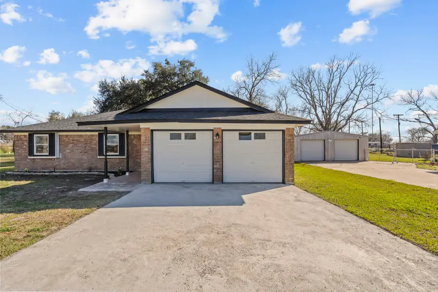 426 County Road 243, Angleton, TX 77515 - #2