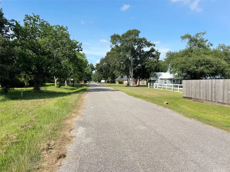 5822 4th Street, Danbury, TX 77534 - #2