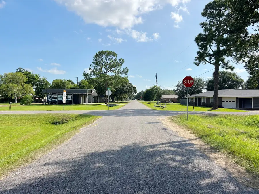 5822 4th Street, Danbury, TX 77534 - #3