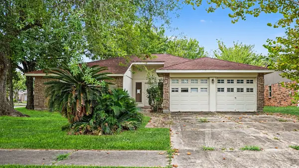 131 Meadow Bend Street, League City, TX 77573