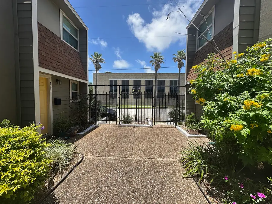 424 15th Street #104, Galveston, TX 77550 - #3