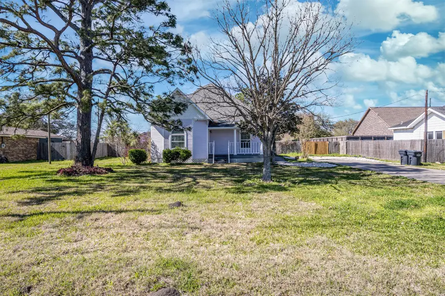 3525 Bridgette Lane, Monterey Belvieu, TX 77523 - Image #2