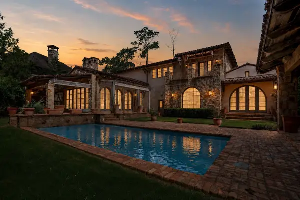 15 N Badger Lodge Circle, Spring, TX 77389