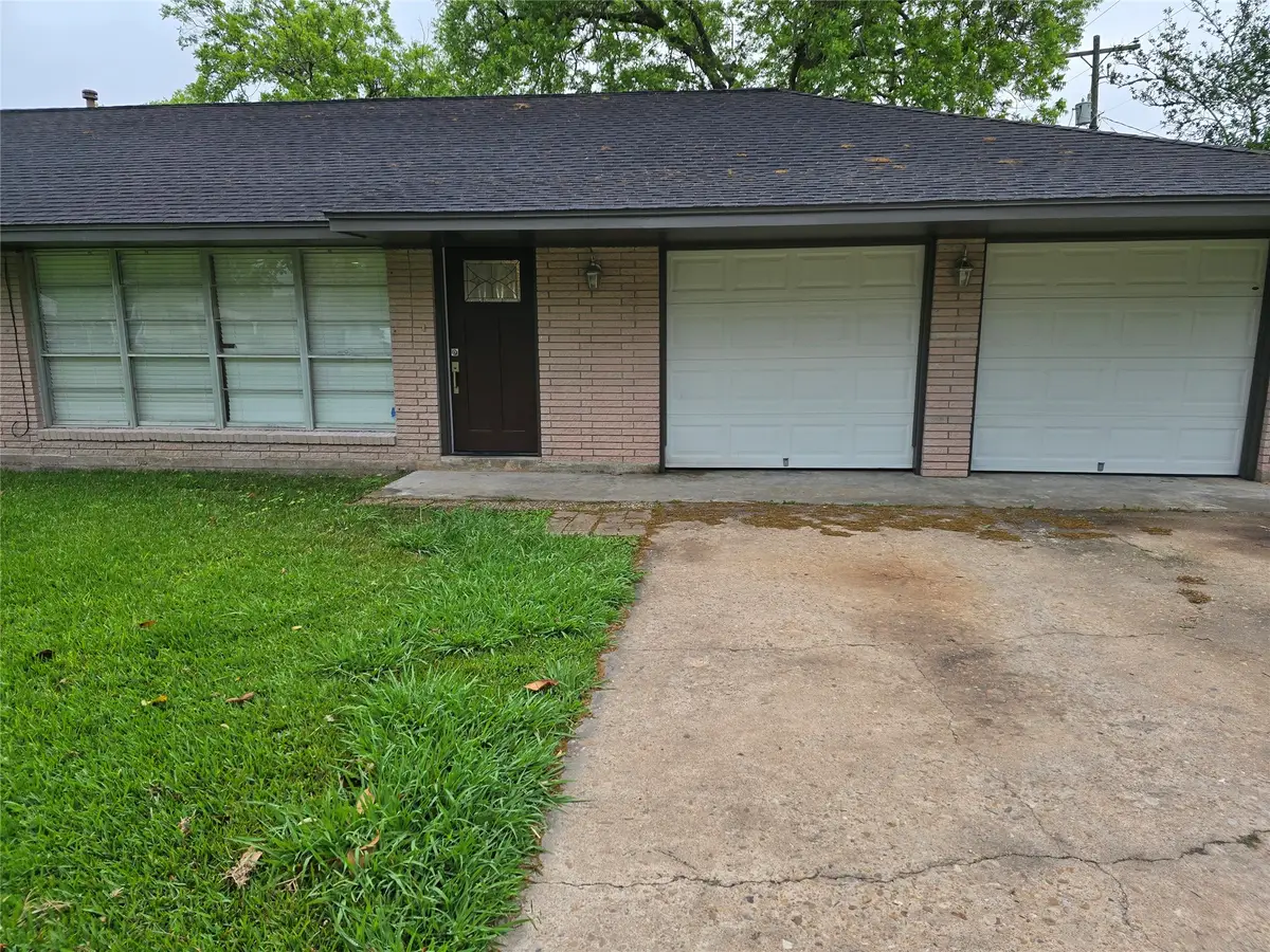 117 Lazy Lane, Lake Jackson, TX 77566 - #1