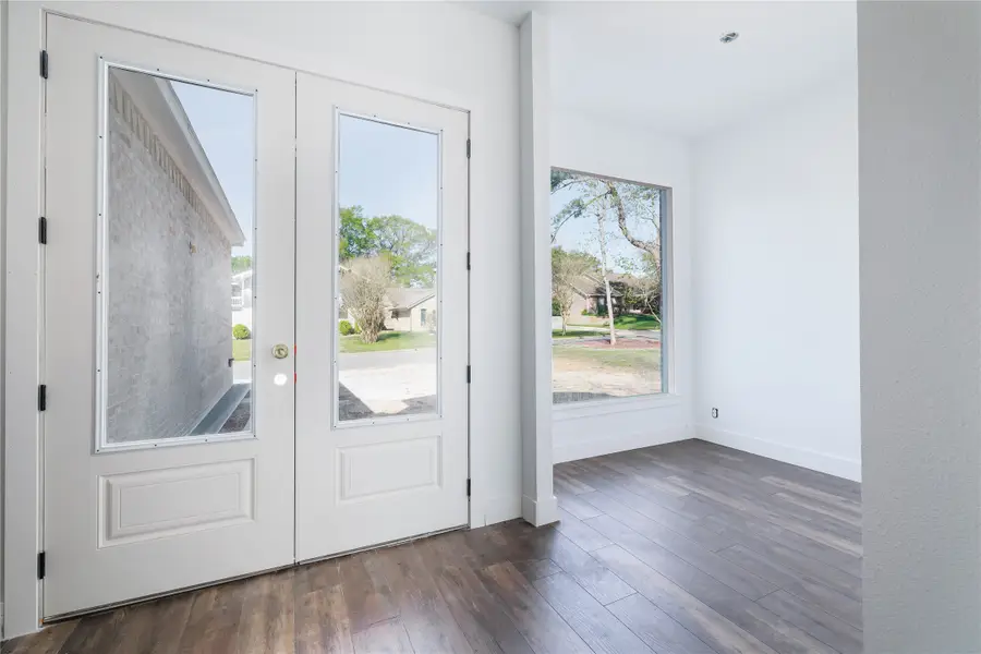 1049 Broadmoor Drive, Huntsville, TX 77340 - #2