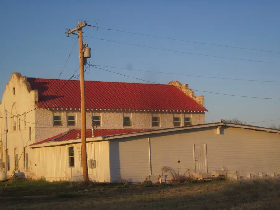 207 10th Street Nw, Childress, TX 79201 - #3