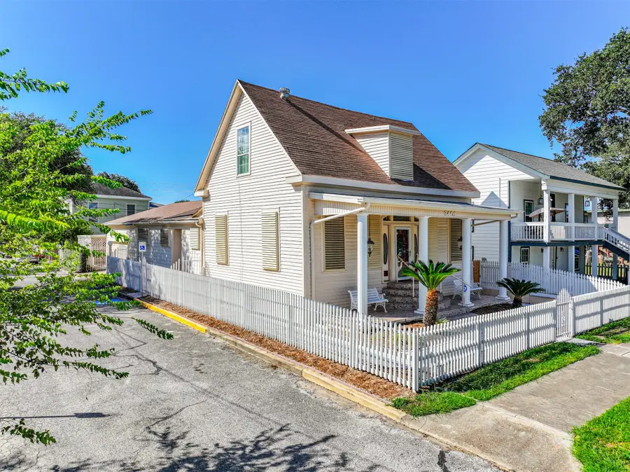 3401 Avenue N, Galveston, TX 77550 - #3