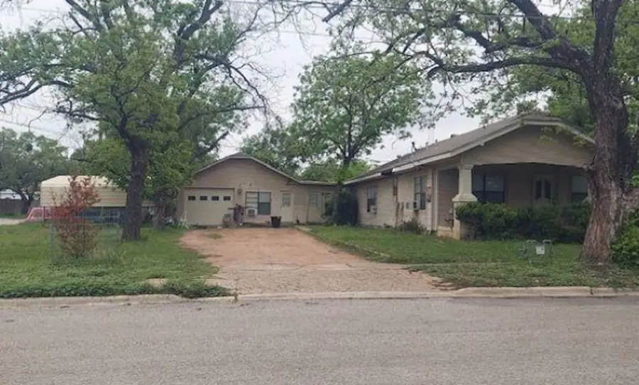 1600 S Wall Street, Brady, TX 76825 - #2