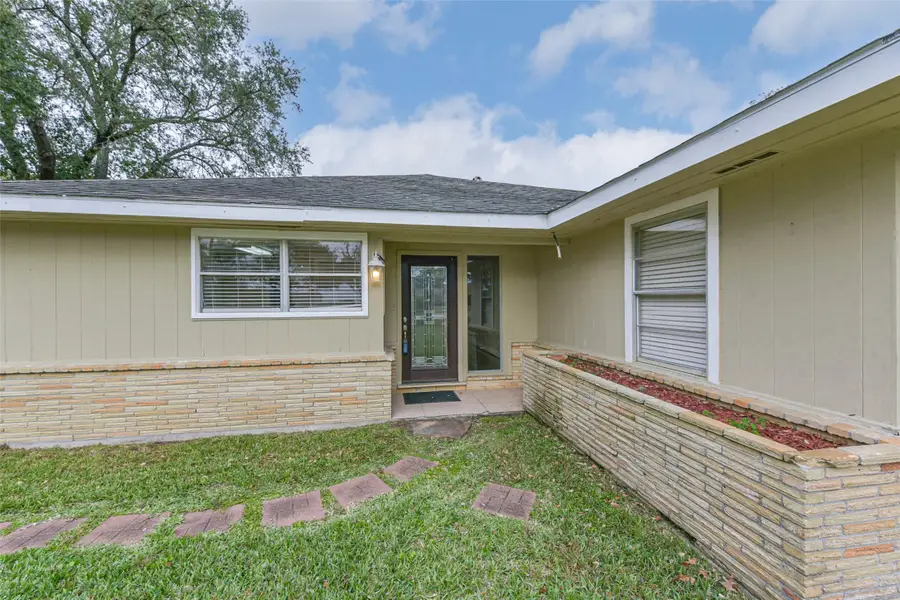 405 N Burnett Drive, Baytown, TX 77520 - Image #2