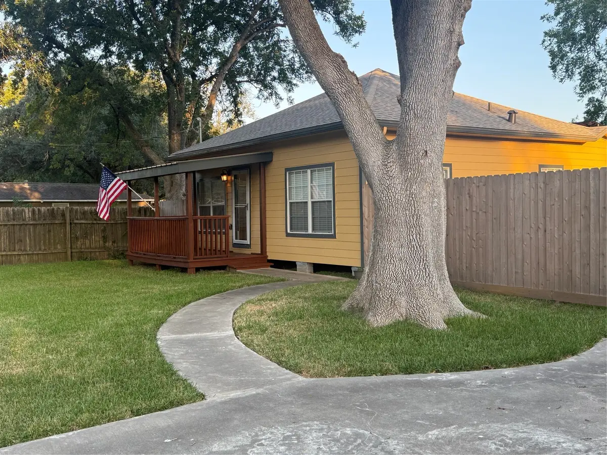 1511 W Dumble Street, Alvin, TX 77511 - #1