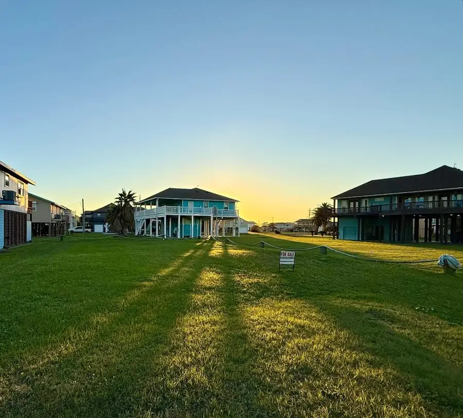 911 Palmview, Crystal Beach, TX 77650 - #2