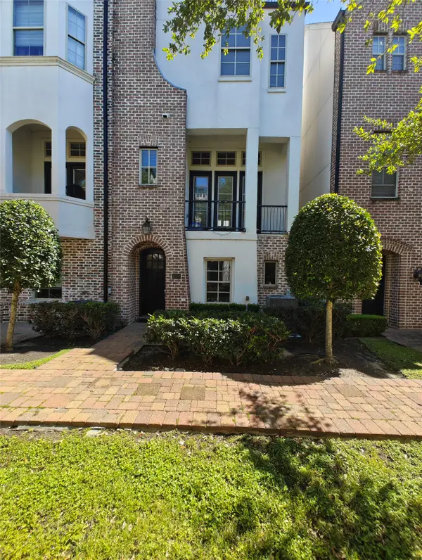 2017 Fannin Station, Houston, TX 77045