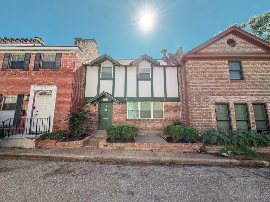 1210 Saxony Lane, Nassau Bay, TX 77058 - Image #2