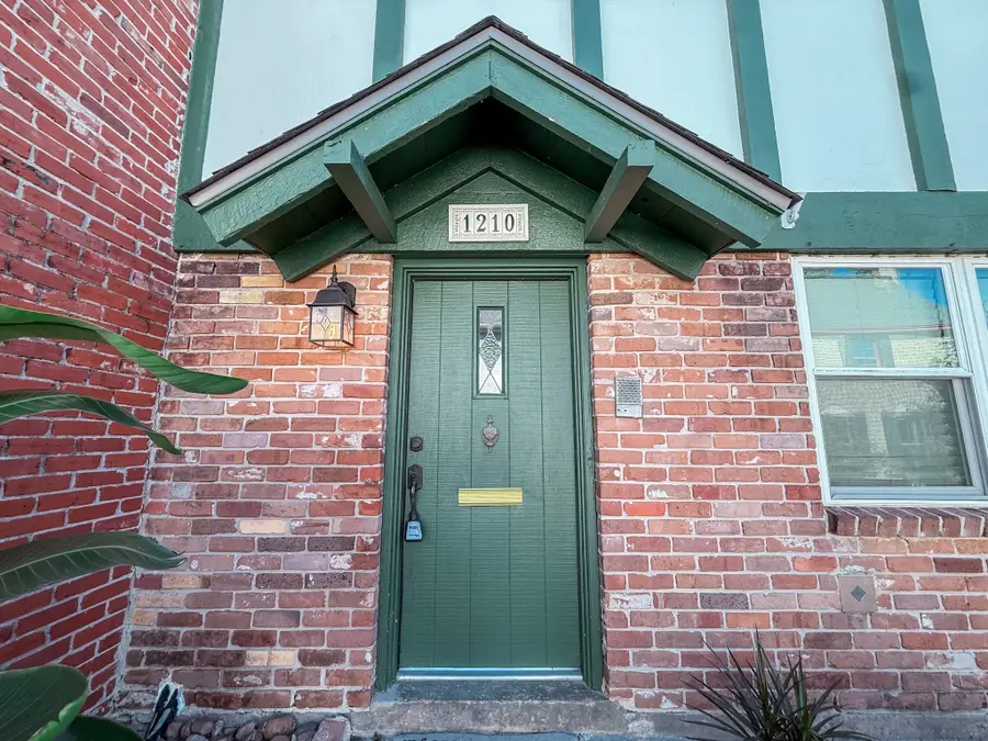 1210 Saxony Lane, Nassau Bay, TX 77058 - Image #3