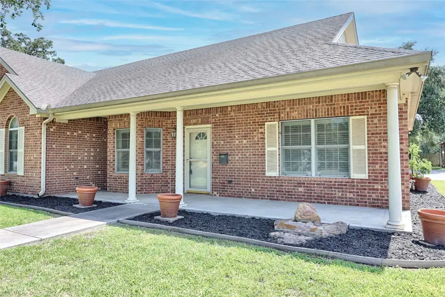 417 S Main Street, Hallettsville, TX 77964 - #2