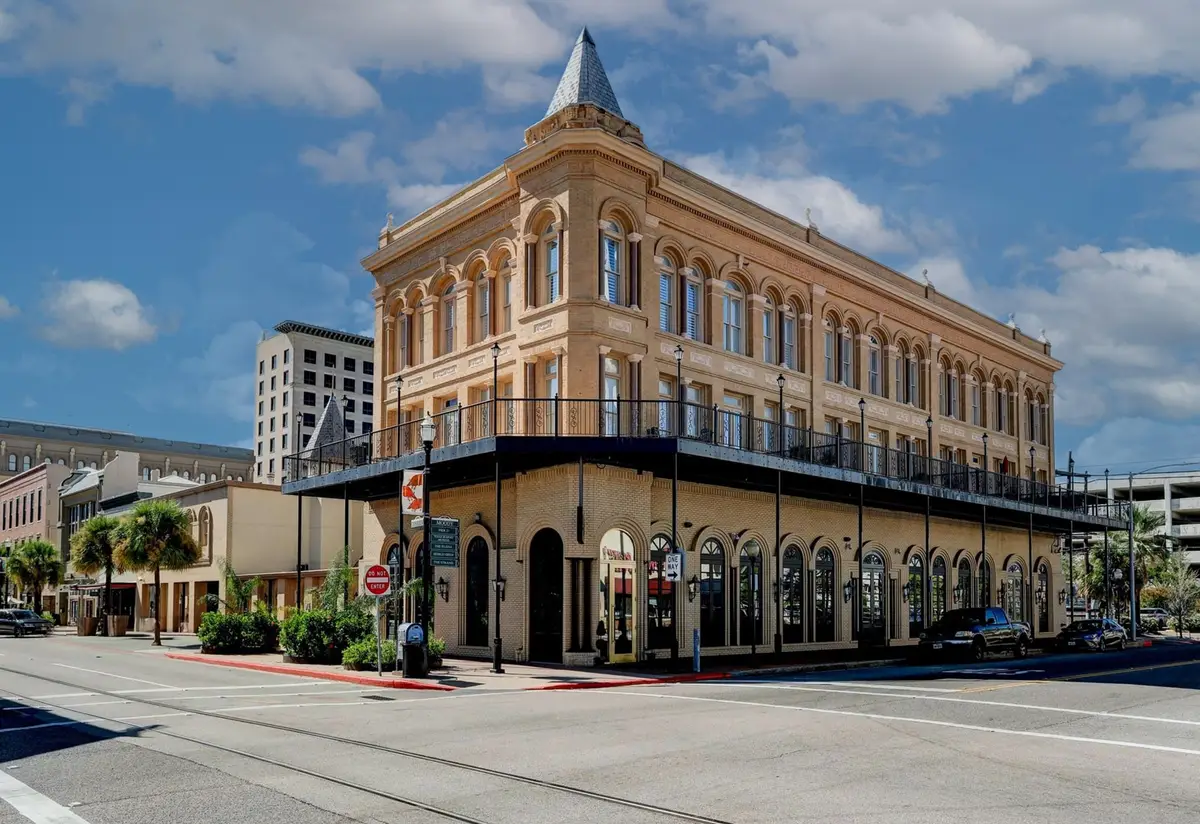 2102 Post Office Street Corner #8, Galveston, TX 77550 - #1